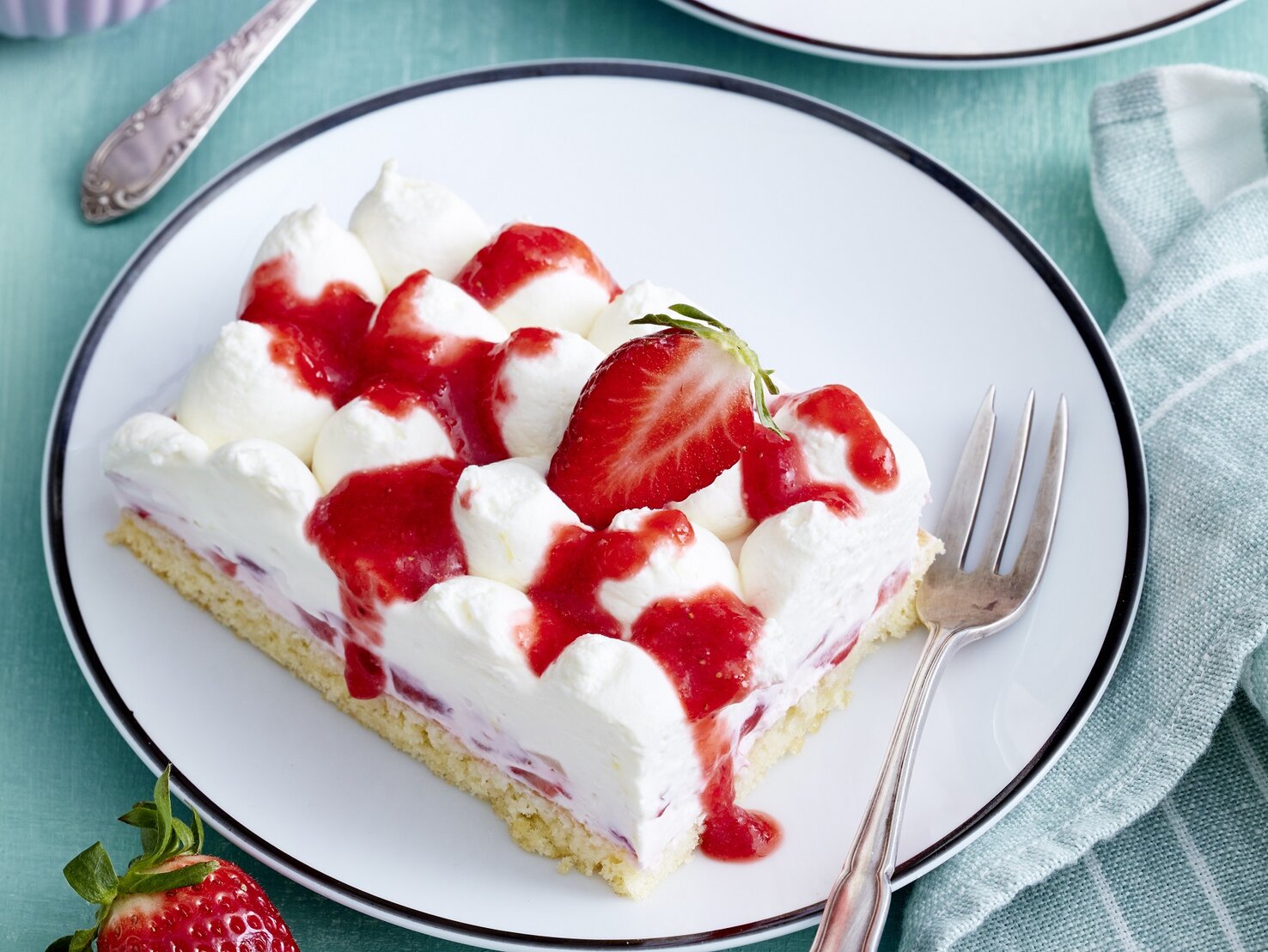 Schmeckt so gut wie beim Konditor: Cremige & fruchtige Erdbeerschmand ... Schmeckt so gut wie beim Konditor: Cremige & fruchtige Erdbeerschmand ...