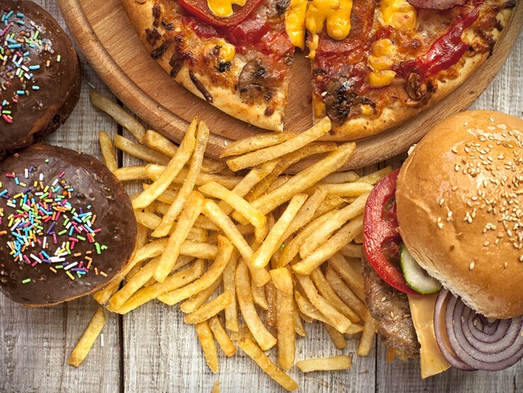 fastfood.jpg | © iStock/zeljkosantrac