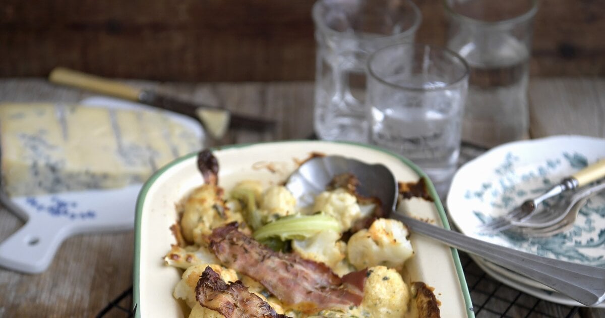 Blumenkohlgratin mit Blauschimmelkäse und würzigem Speck: So gut!