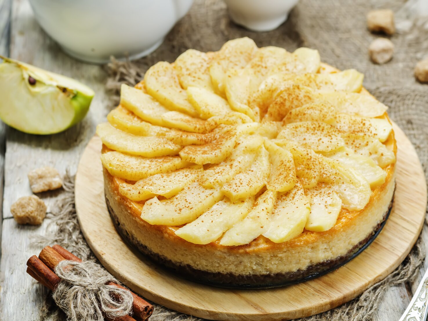 Schmandkuchen-Rezept lecker wie bei Oma: Apfelmus-Schmandkuchen