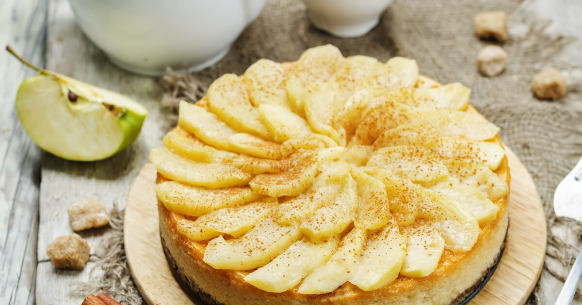 Schneller Kuchen mit wenig Zutaten? Schmandkuchen mit Apfelmus Schneller Kuchen mit wenig Zutaten? Schmandkuchen mit Apfelmus