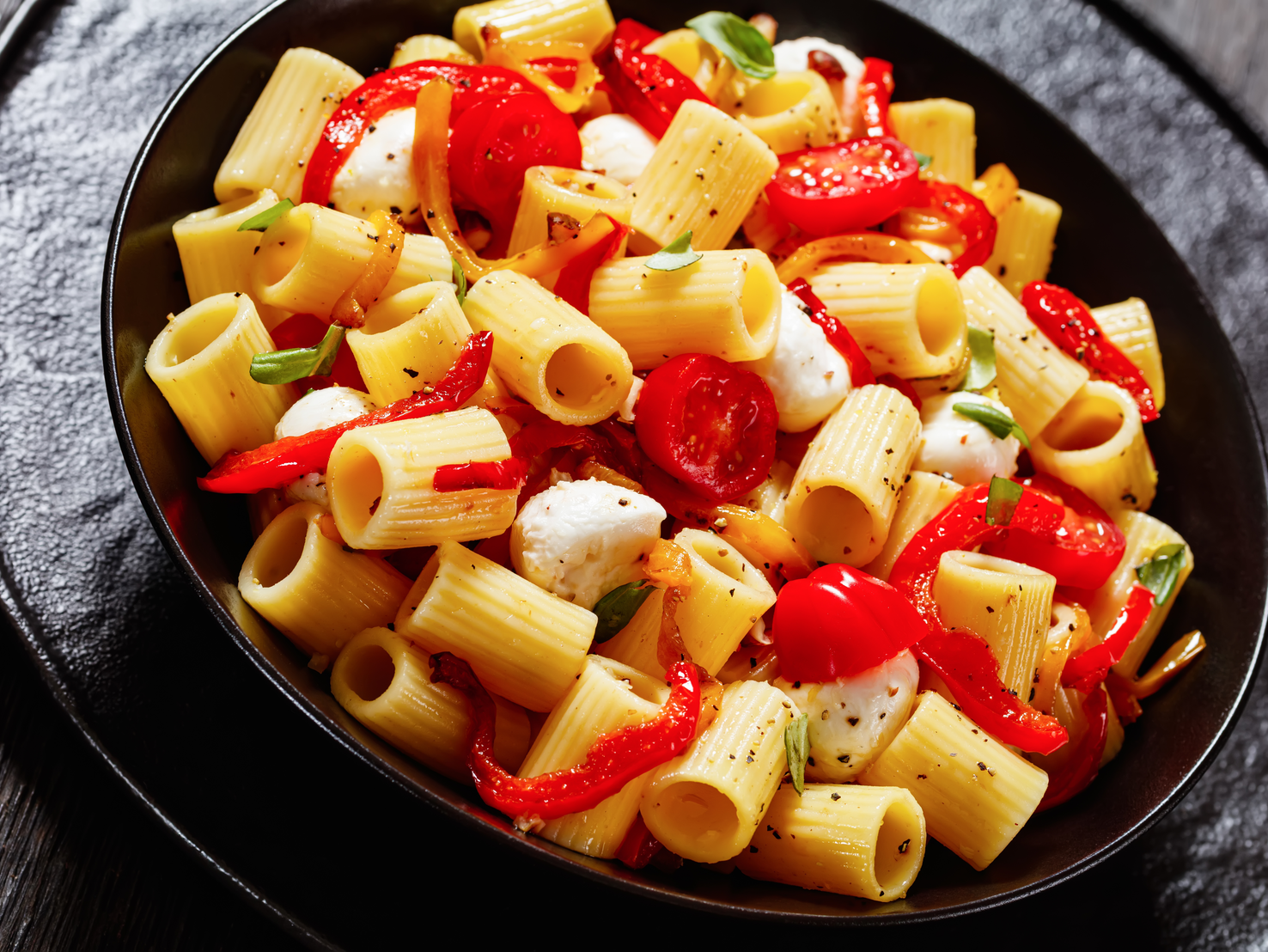 Nudelsalat mit Paprika, Mozzarella & Pfeffer: Weltbestes Rezept Nudelsalat mit Paprika, Mozzarella & Pfeffer: Weltbestes Rezept