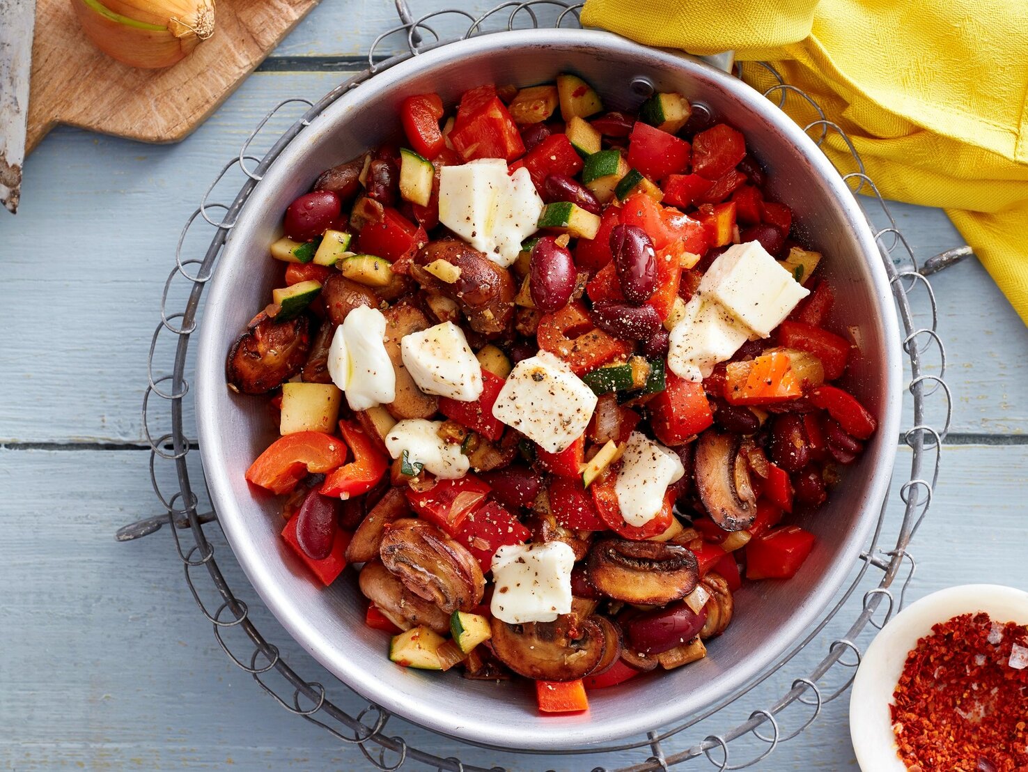 Gemüse-Mozzarella-Pfanne: Schnell gekochtes Abendessen