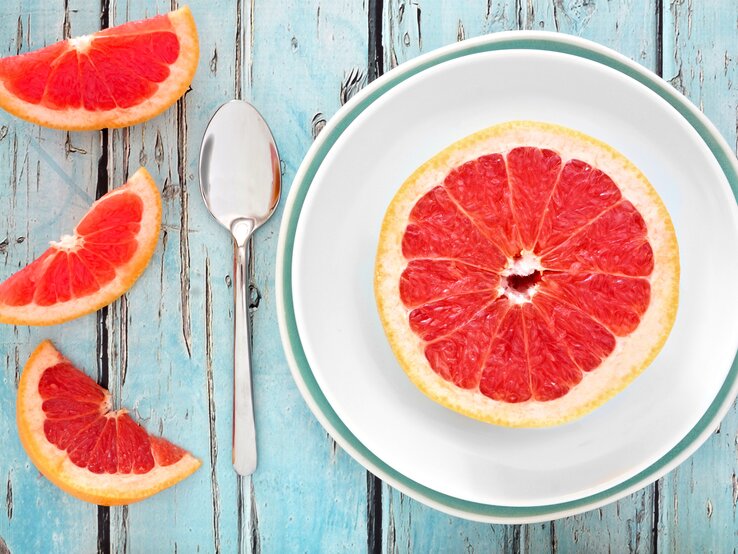 grapefruit.jpg | © iStock.com/jenifoto
