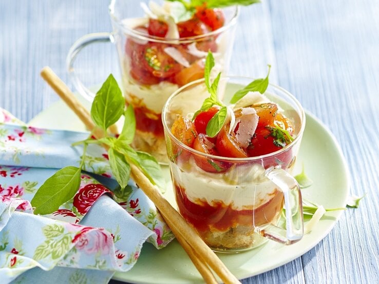 Pikantes Tiramisu mit Tomate-Mozzarella