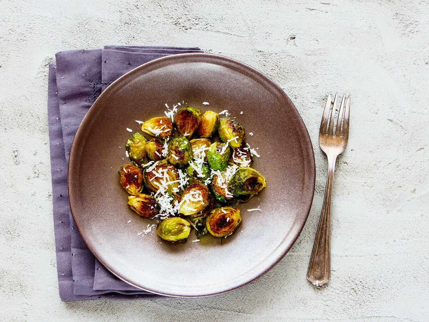Rosenkohl mit Parmesan &amp; Knoblauch: Highlight der Saison!