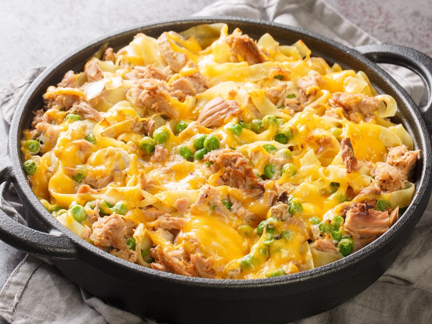 Thunfischauflauf mit Sauce hollandaise – ofenfrisch genießen