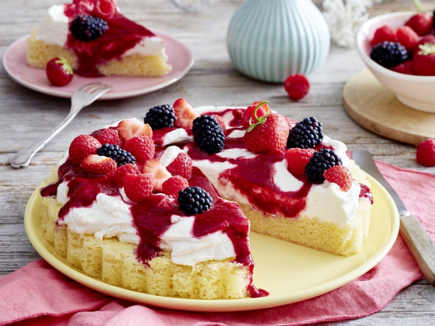 So lecker, so schnell: Schmand-Obstkuchen aus der Mikrowelle