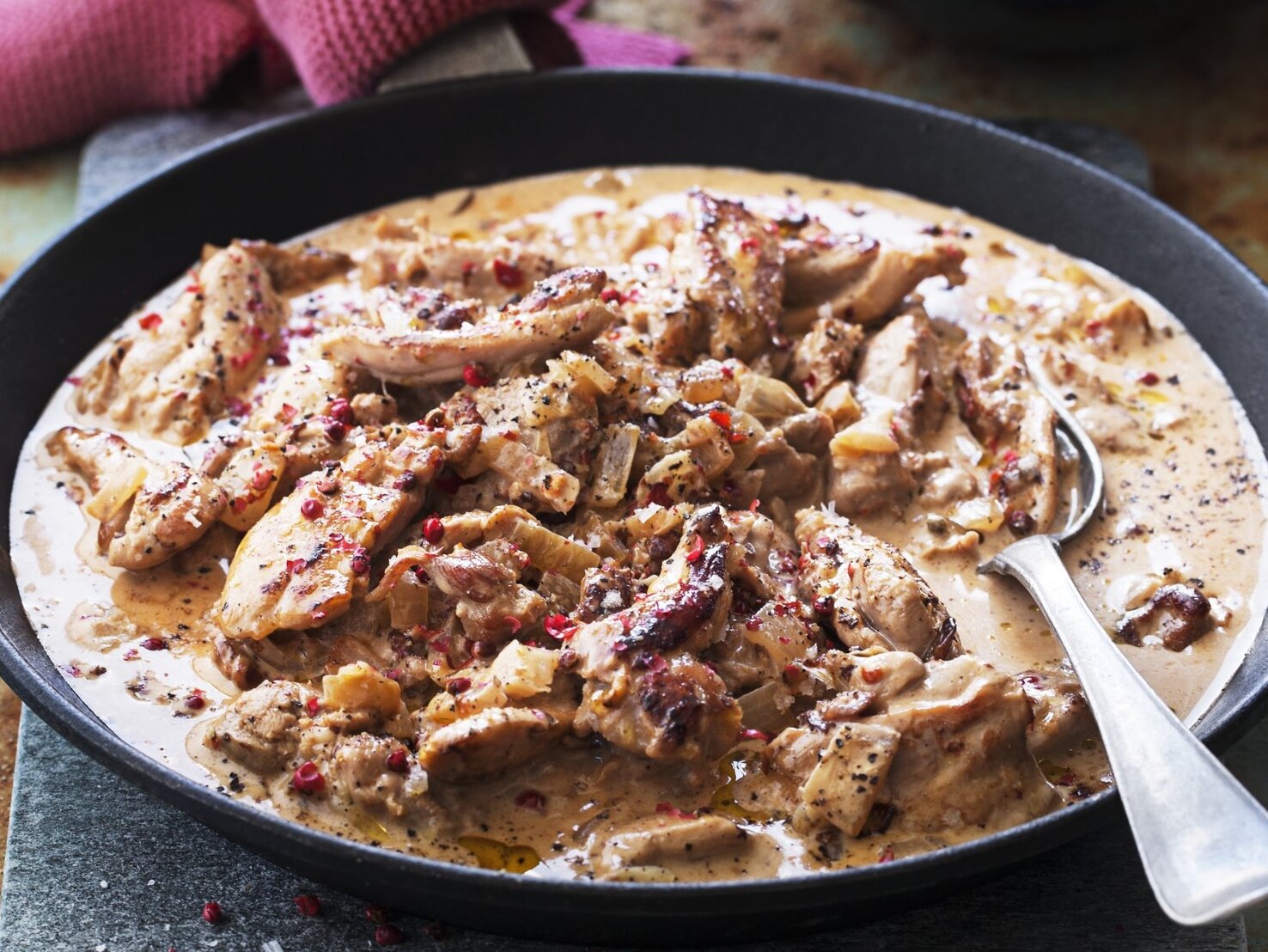 Hühnereintopf mit Sahne und rosa Pfeffer: Herbstglück! Hühnereintopf mit Sahne und rosa Pfeffer: Herbstglück!