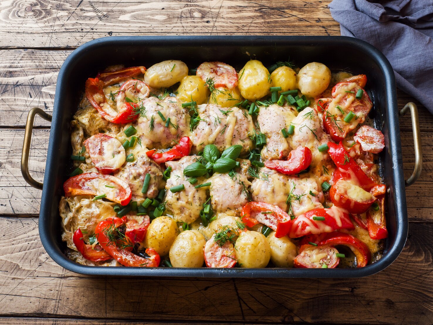 Überbackenes Hähnchen mit Gemüse: Weltbestes Ein-Blech-Rezept