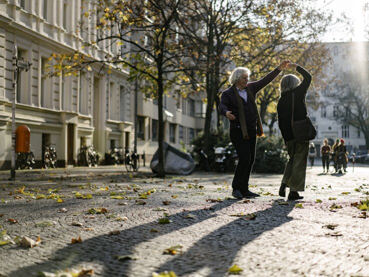 älteres Paar tanz auf der Straße.jpg älteres Paar tanz auf der Straße.jpg