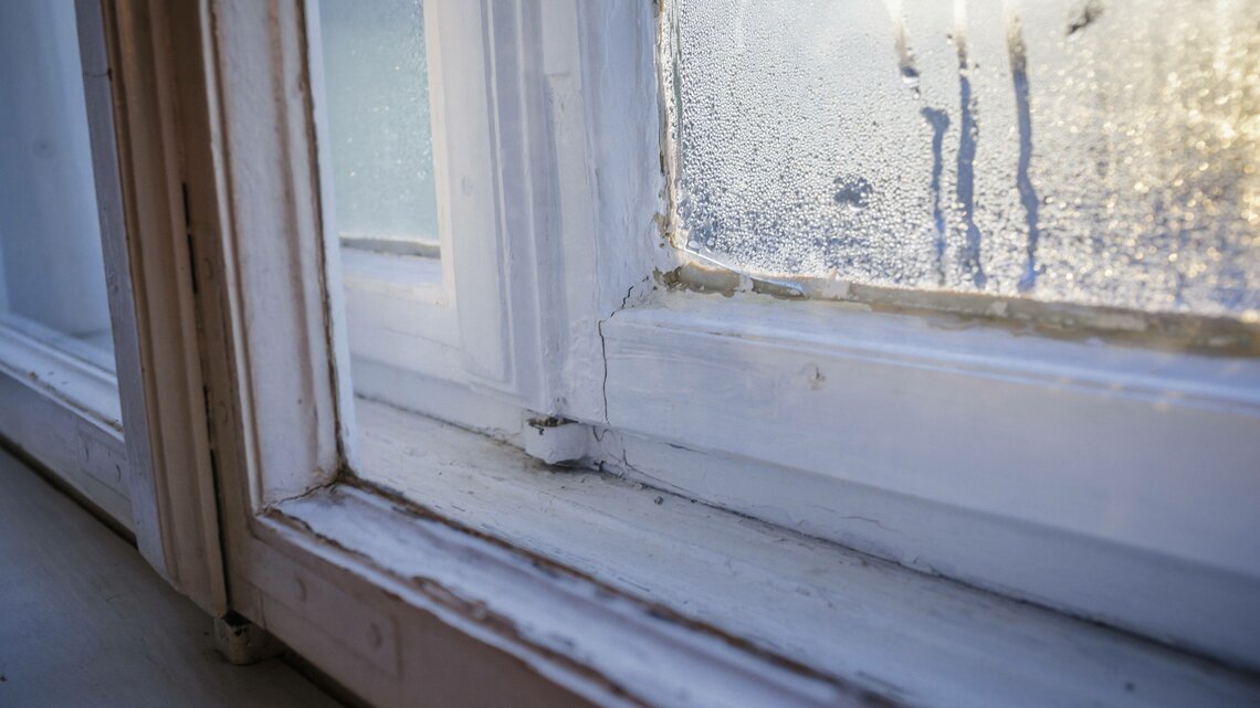 Beschlagene Fenster: Eine Fensterfolie kann helfen
