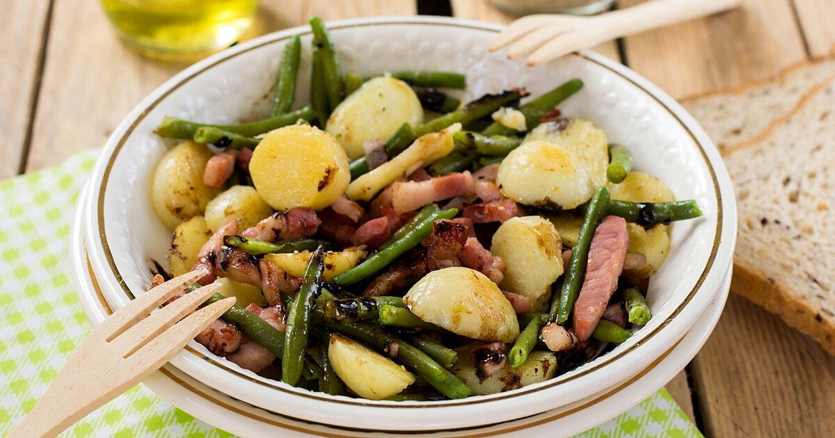 Kartoffelsalat mit Speck und grünen Bohnen