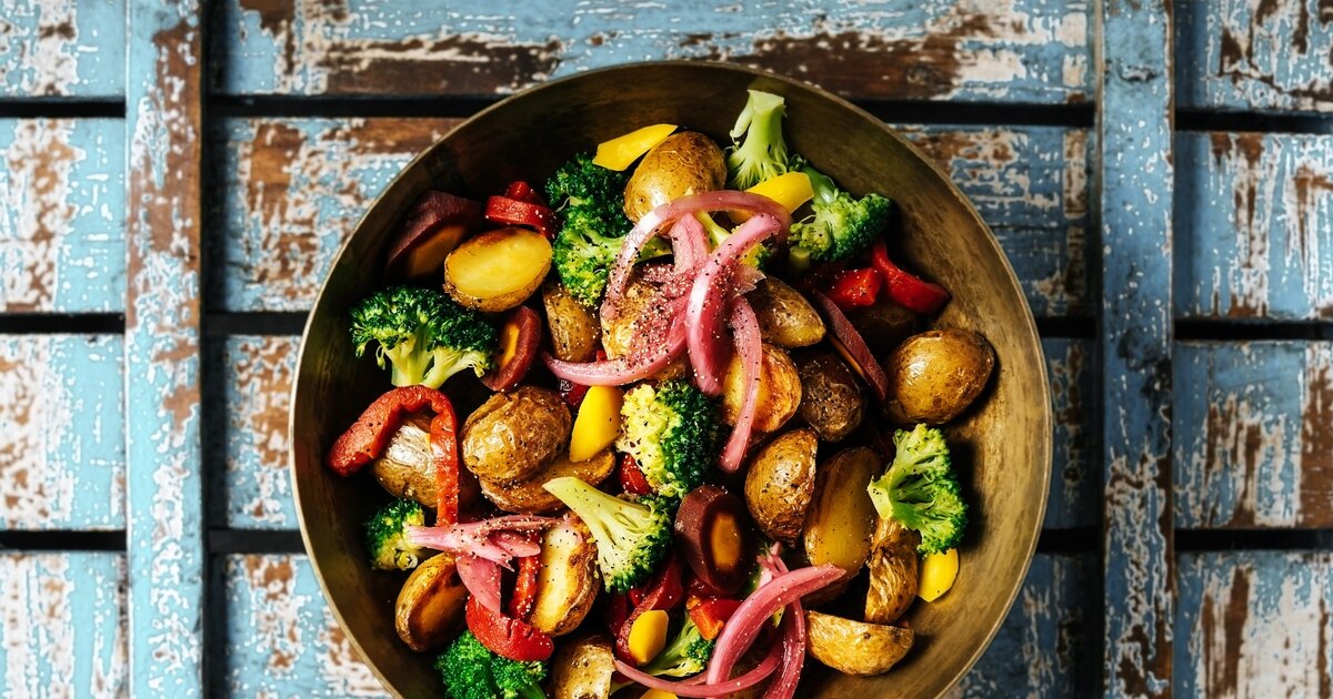 Gegrillter Kartoffelsalat mit Rotem Pesto und Hirtenkäse Gegrillter Kartoffelsalat mit Rotem Pesto und Hirtenkäse
