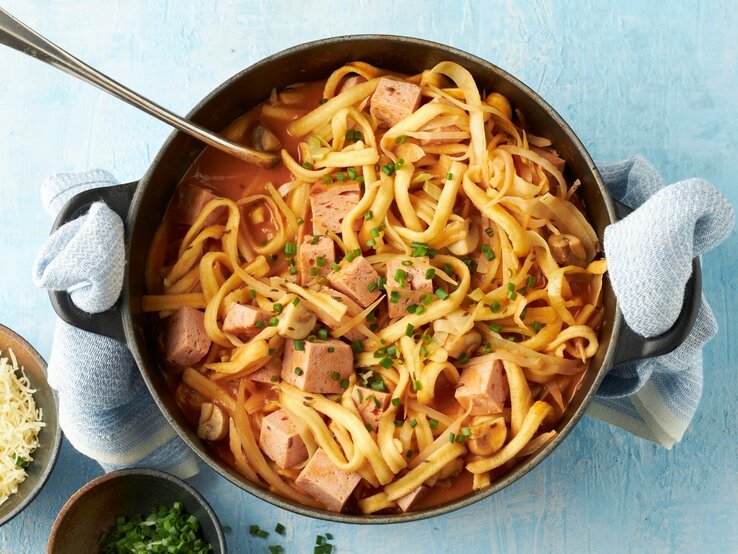 Bayerischer Spätzle-Topf: Lecker mit Leberkäse &amp; Champignons