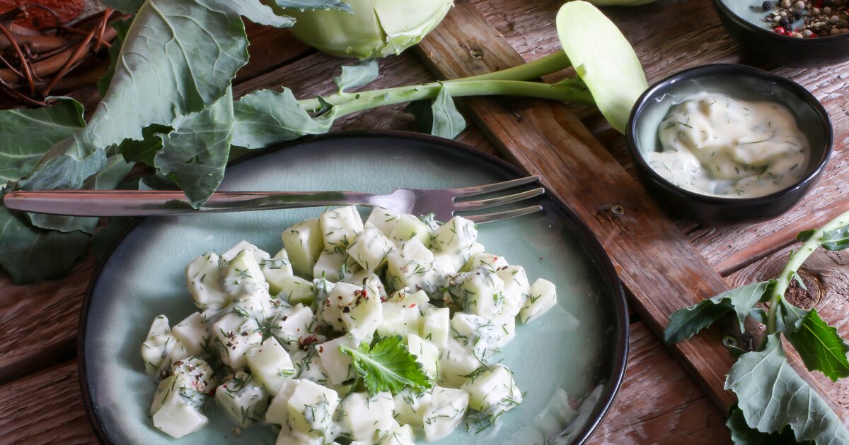 Low-Carb Kohlrabi-Joghurt-Salat für die leichte Sommerküche Low-Carb Kohlrabi-Joghurt-Salat für die leichte Sommerküche