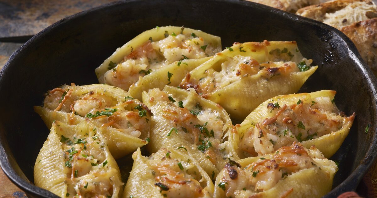 Muschelnudeln mit Garnelen-Füllung: Überbackene Pasta in Butter