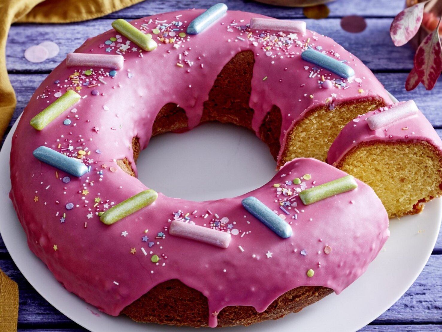 Käsekuchen im Glas: Rezept mit frischen Erdbeeren ist eine Wucht!
