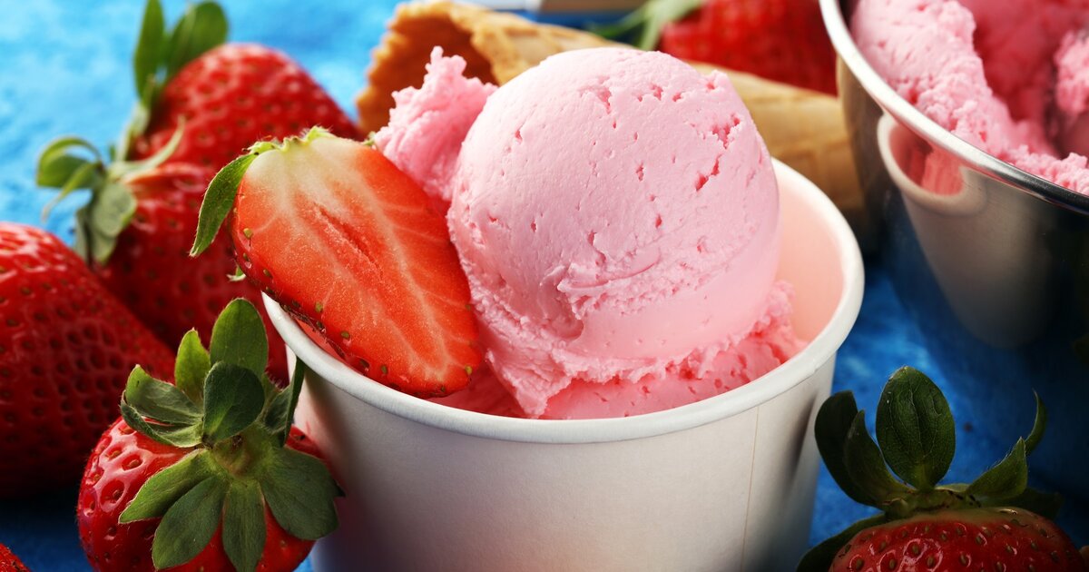 Statt Low Carb: DIY-Rezept für den perfekten Erdbeer-Eisbecher
