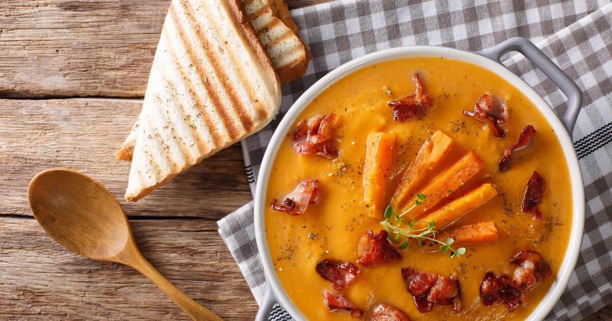 Herzhafte Süßkartoffel-Rahmsuppe mit Speck