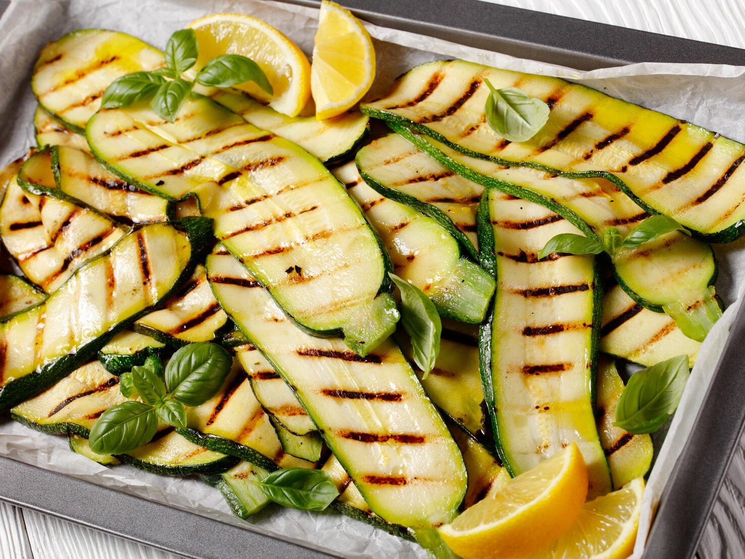 Vegetarisch grillen: Zucchini mit Basilikum ist der Low-Carb-Star Vegetarisch grillen: Zucchini mit Basilikum ist der Low-Carb-Star