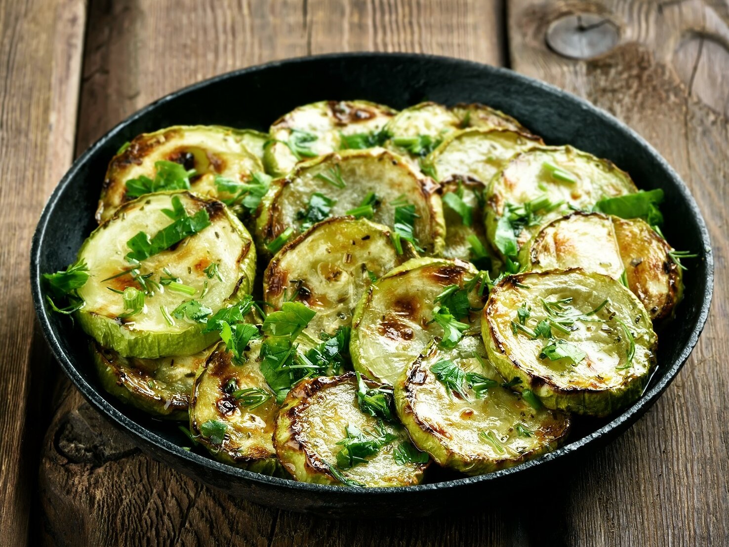 Frittierte Kräuter-Zucchini: Fingerfood in 15-Minuten
