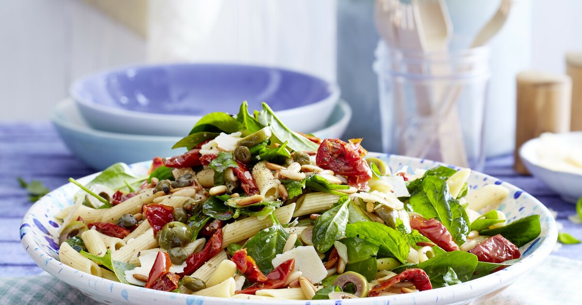 Bunter italienischer Nudelsalat mit Parmesan: Lecker alla Mamma