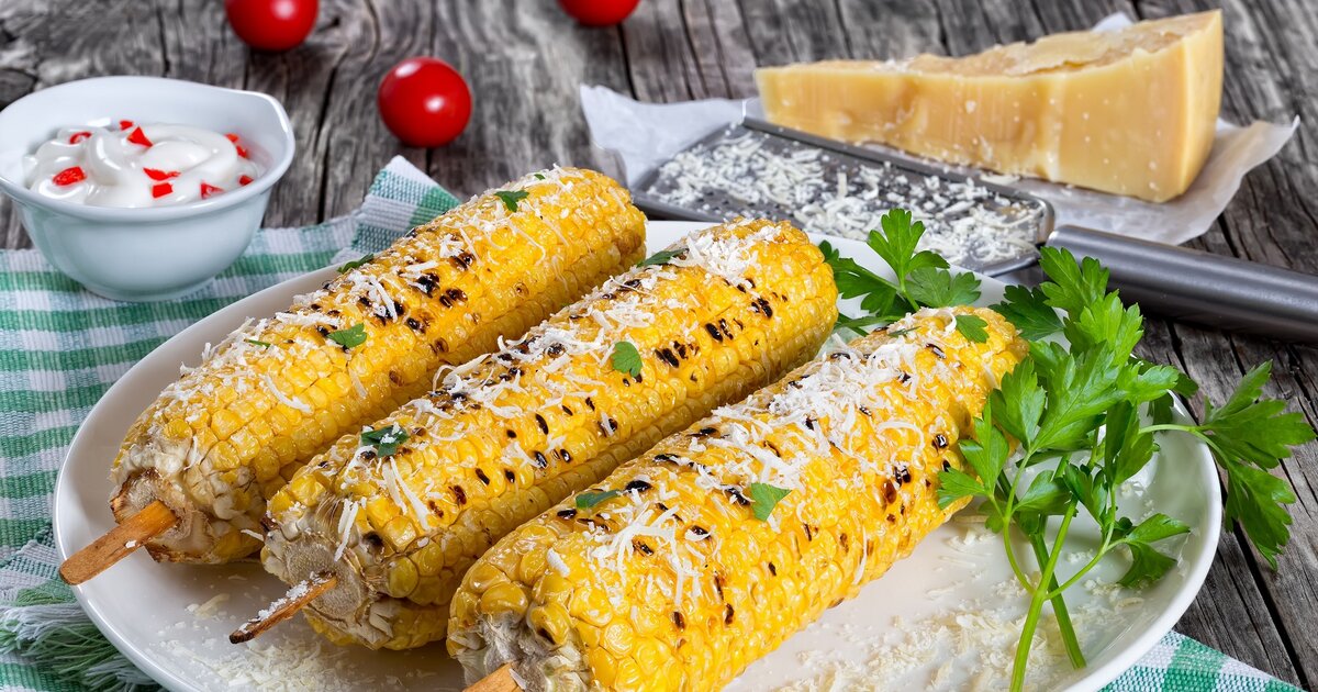 Vegetarisch grillen: Saftiger Mais mit Parmesan und Knoblauch