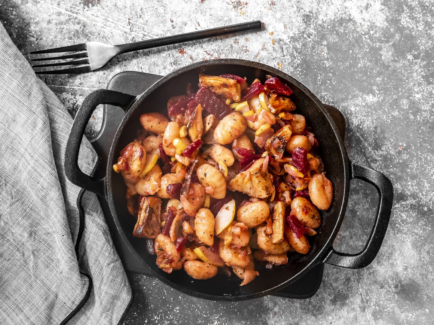 Gnocchi-Pfanne mit Roter Bete, Huhn &amp; Birne: Herbst-Highlight