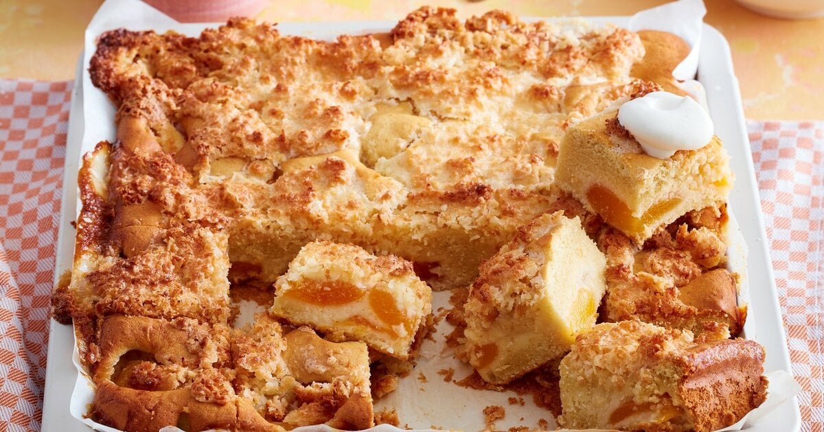 Aprikosen-Kokos-Bienenstich: Schneller Blechkuchen
