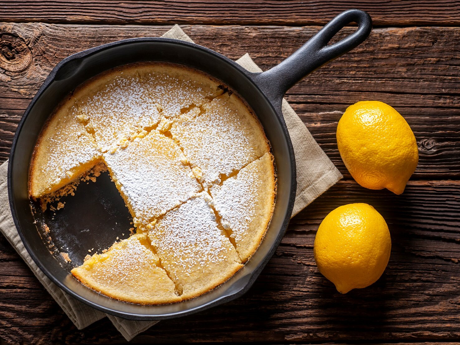 Süß, luftig, genial: Saftiger Zitronenkuchen aus der Pfanne