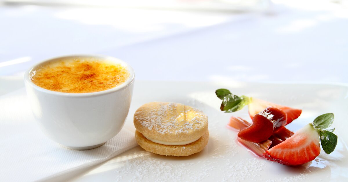 Dieses Dessert mit Crème Brûlée und Rhabarber ist einfach unwiderstehlich