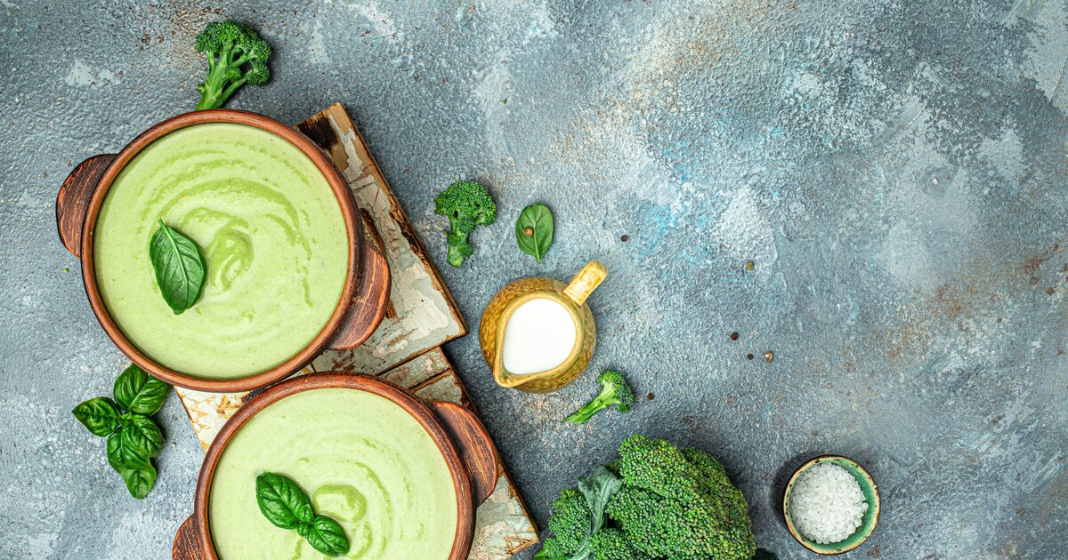 Gemüsesuppe mit Brokkoli und Spinat: Fit mit Genuss