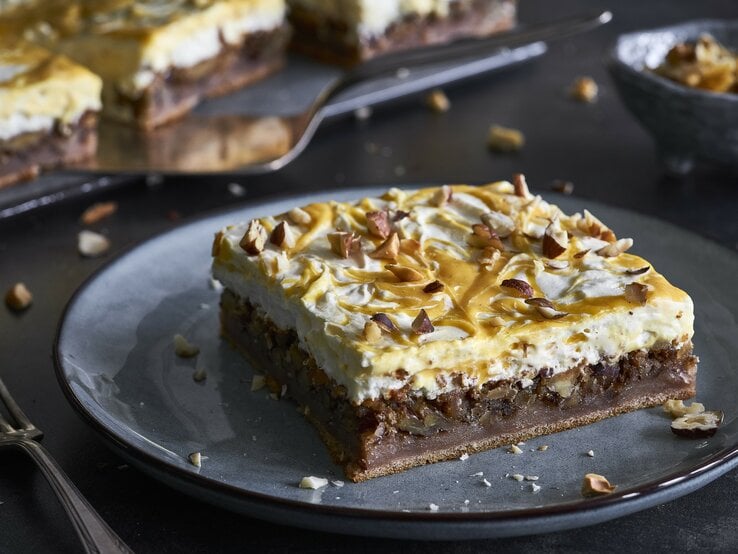 Schmandkuchen-mit-Karamellsosse.jpg