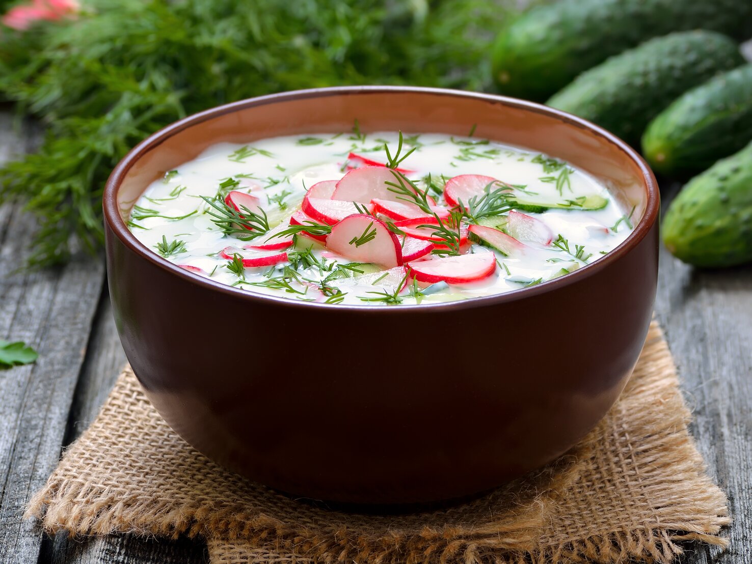 Kalte Joghurtsuppe: Rezept mit Gurke &amp; Radieschen