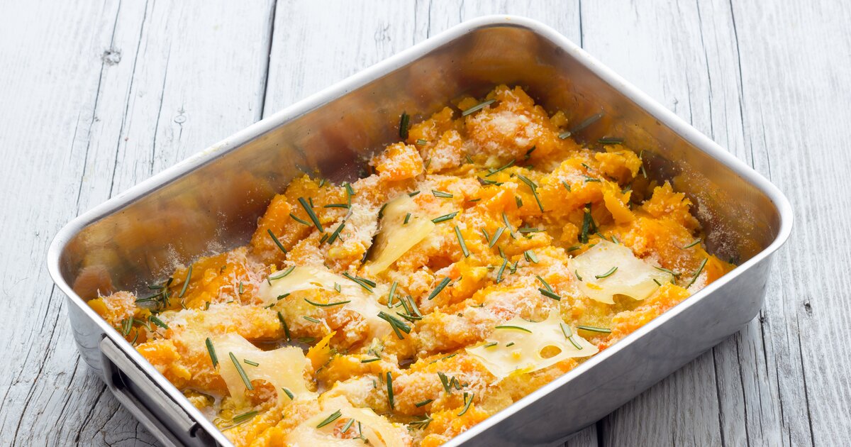 Kürbisgratin mit Parmesan: Locker-leichtes Low-Carb-Rezept Kürbisgratin mit Parmesan: Locker-leichtes Low-Carb-Rezept