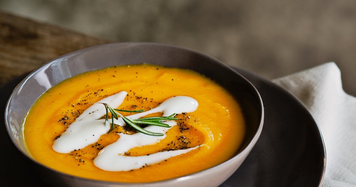 Klassisch: Kürbissuppe mit Hokkaido & Kokosmilch – köstlich!