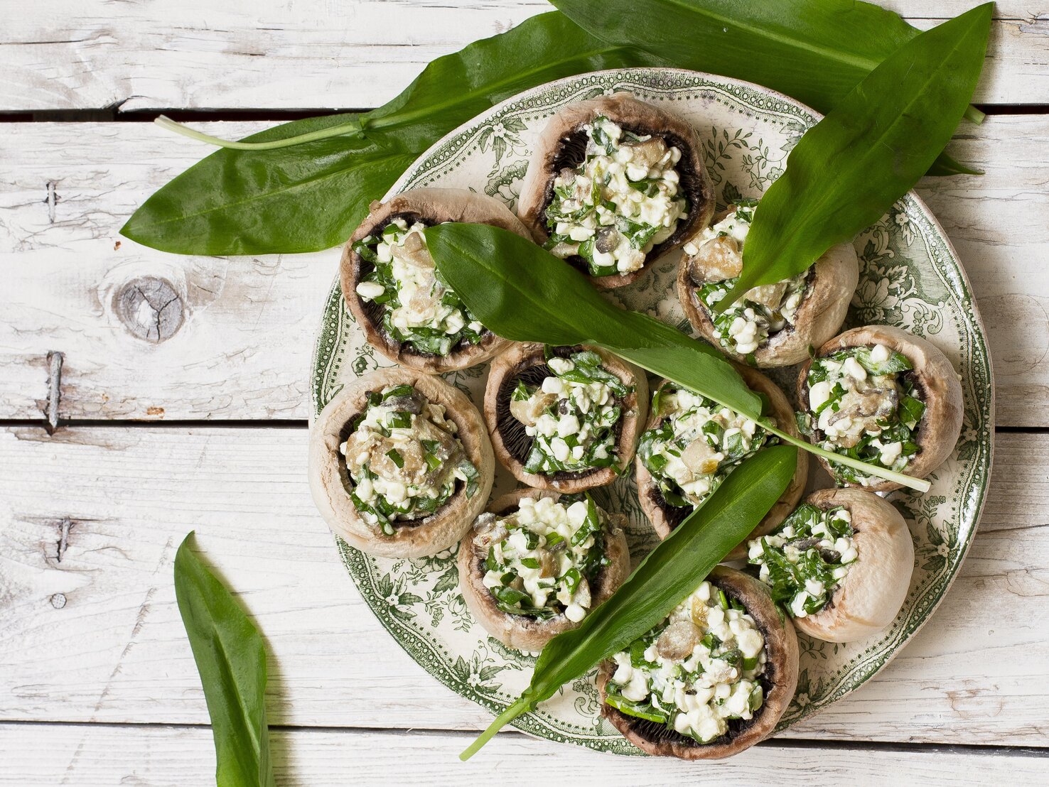 Gefüllte Champignons mit Bärlauch – lecker Low Carb!