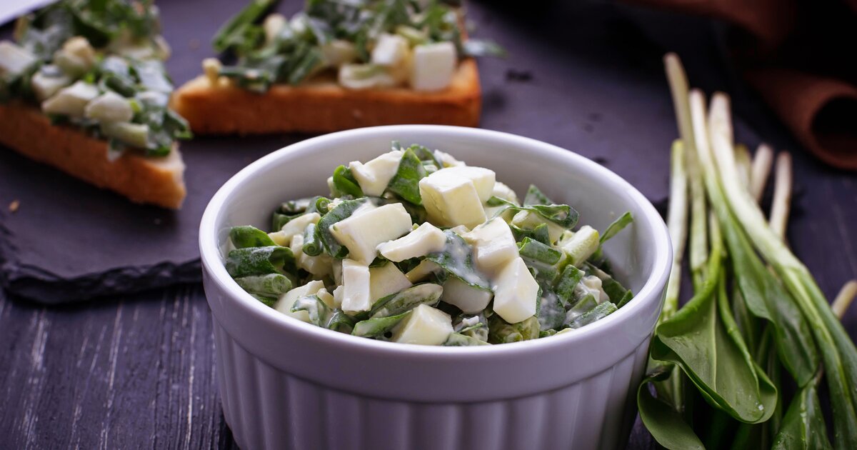 Bärlauch-Salat mit Käse: Ideal für deine Low-Carb-Ernährung Bärlauch-Salat mit Käse: Ideal für deine Low-Carb-Ernährung