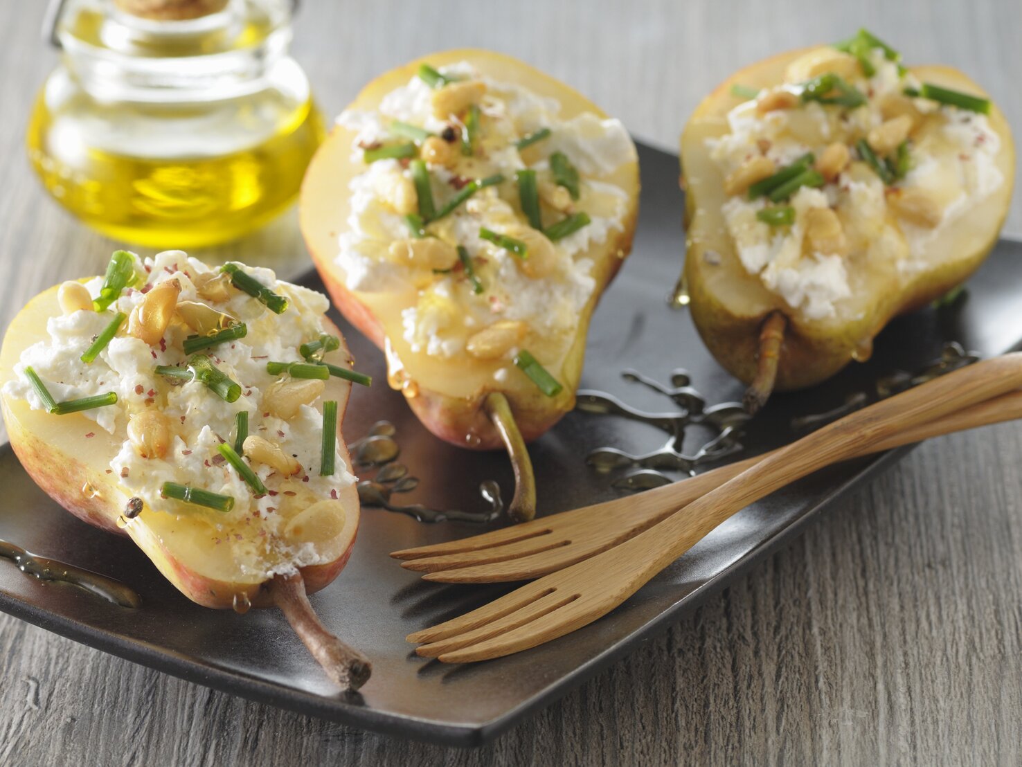 Gefüllte Birnen: Rezept mit Ziegenkäse und Pinienkernen