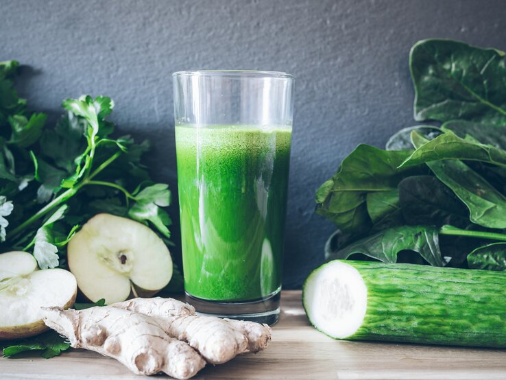 Nervennahrung Grüner Smoothie | © iStock.com/Christian Horz