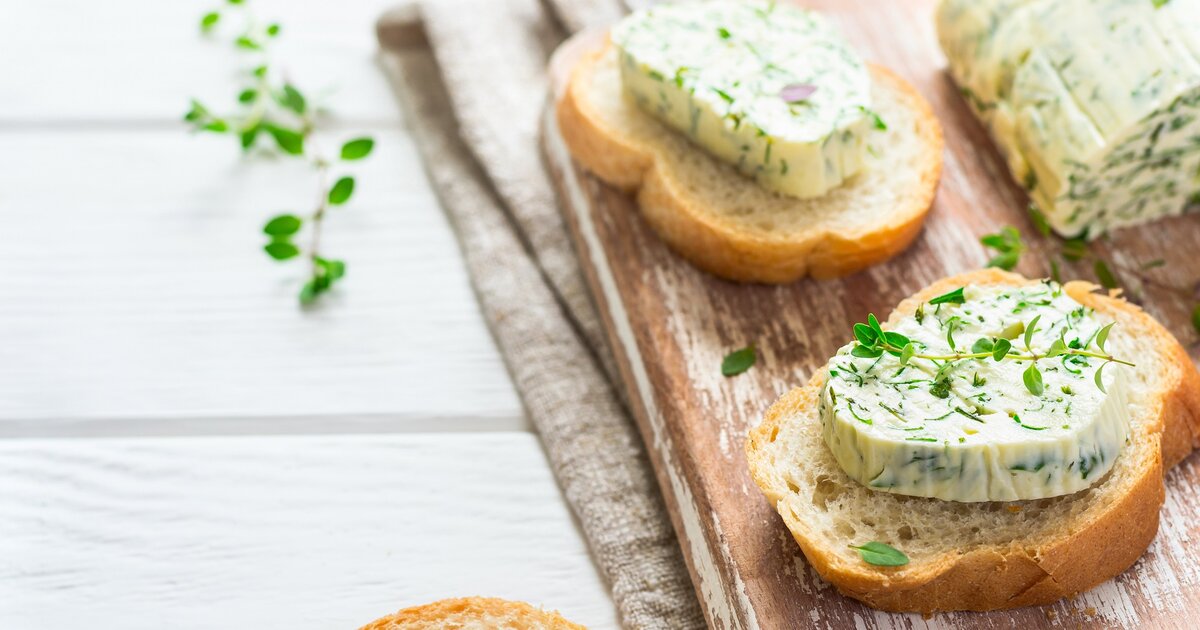 Limetten-Koriander-Butter: Sommerliches Butter-Rezept Limetten-Koriander-Butter: Sommerliches Butter-Rezept