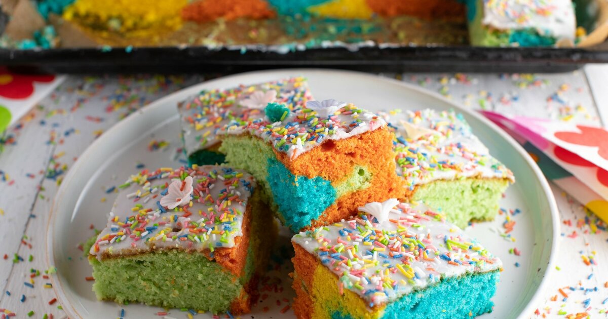 Papageienkuchen: Rezept vom Blech – lecker mit saurer Sahne