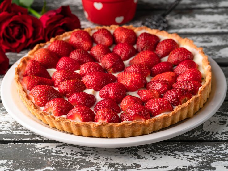 Seitliche Ansicht eines klassischen Erdbeerbodens.