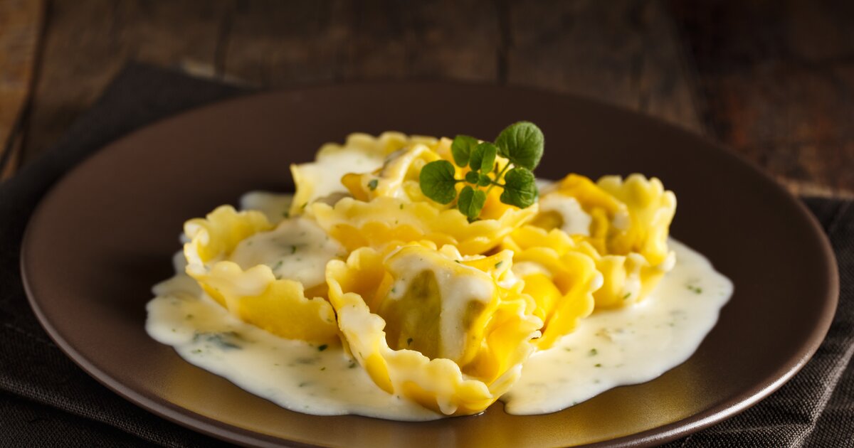 Tortellini mit Gorgonzolasoße: Rezept aus Italien Tortellini mit Gorgonzolasoße: Rezept aus Italien