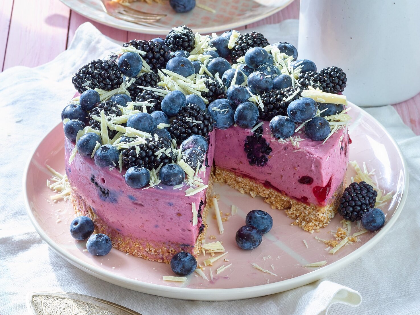 Brombeer-Torte ohne Backen: Der coolste Kuchen des Herbstes