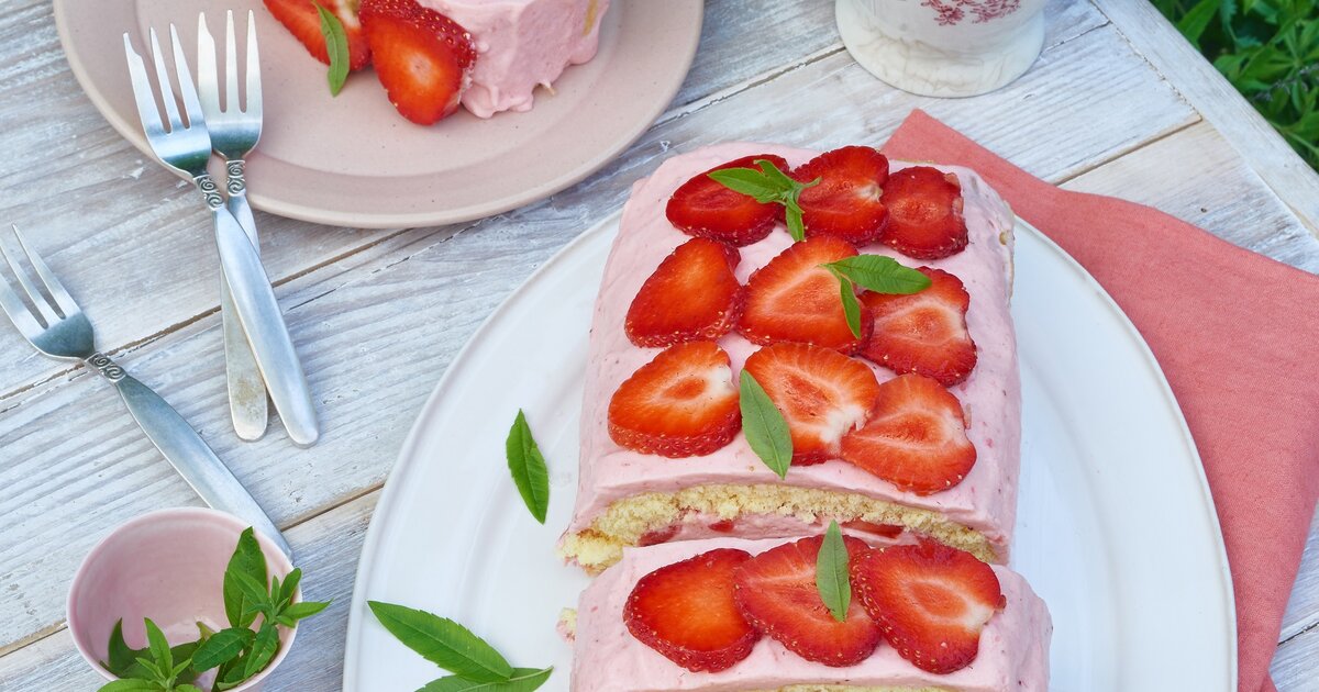 Erdbeer-Biskuitrolle mit Buttermilch-Zitronenmousse: Endlich Frühling