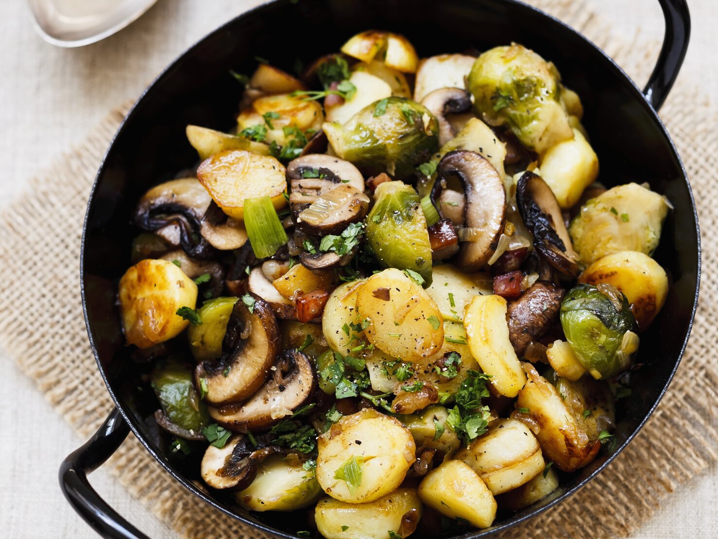 Kartoffelpfanne mit Rosenkohl und Champignons: Herbstlich!