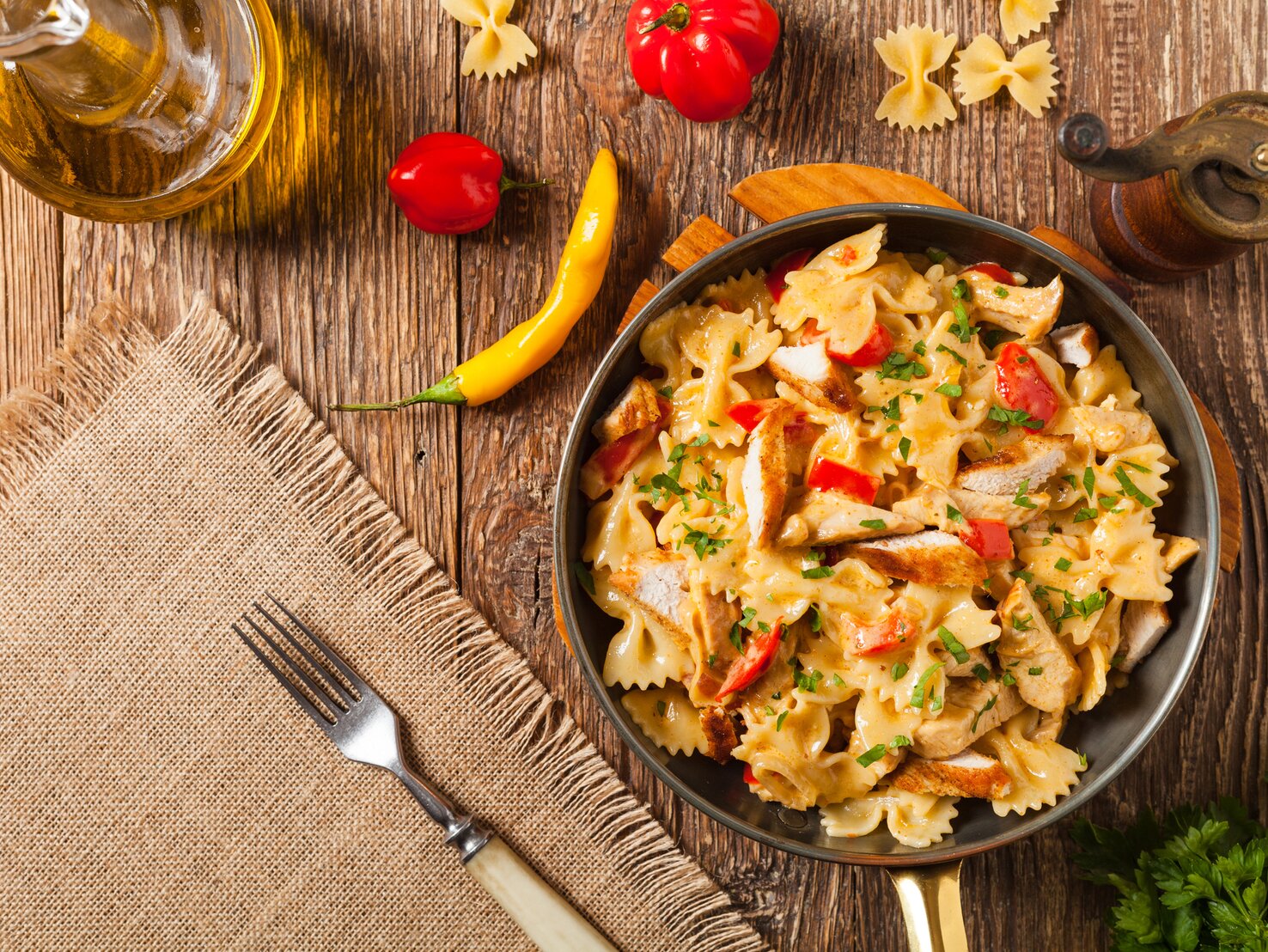 Hähnchen-Nudelpfanne: Schnelles Rezept mit Paprika