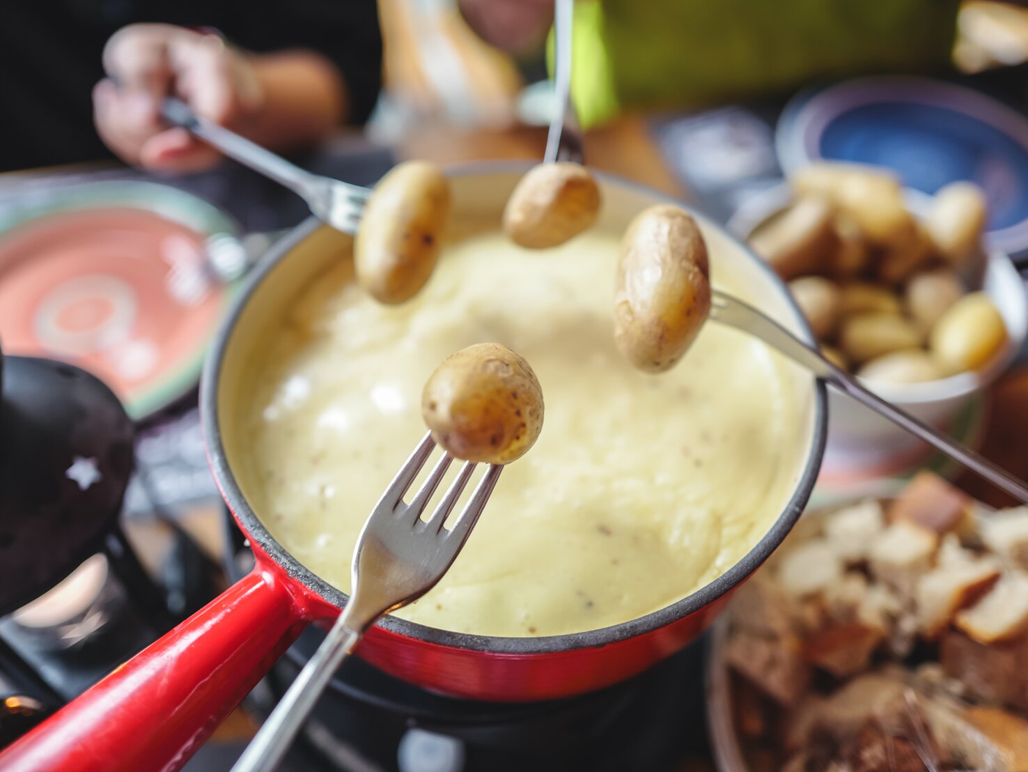 Käsefondue mit Gorgonzola: Klassiker mit aromatischem Touch!